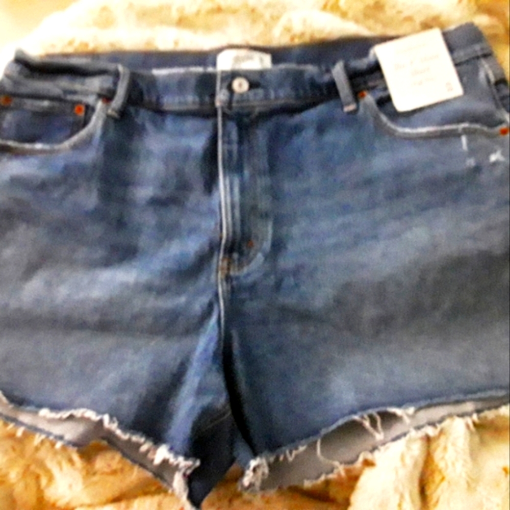 Abercrombie & Fitch 4” Mom Short high rise